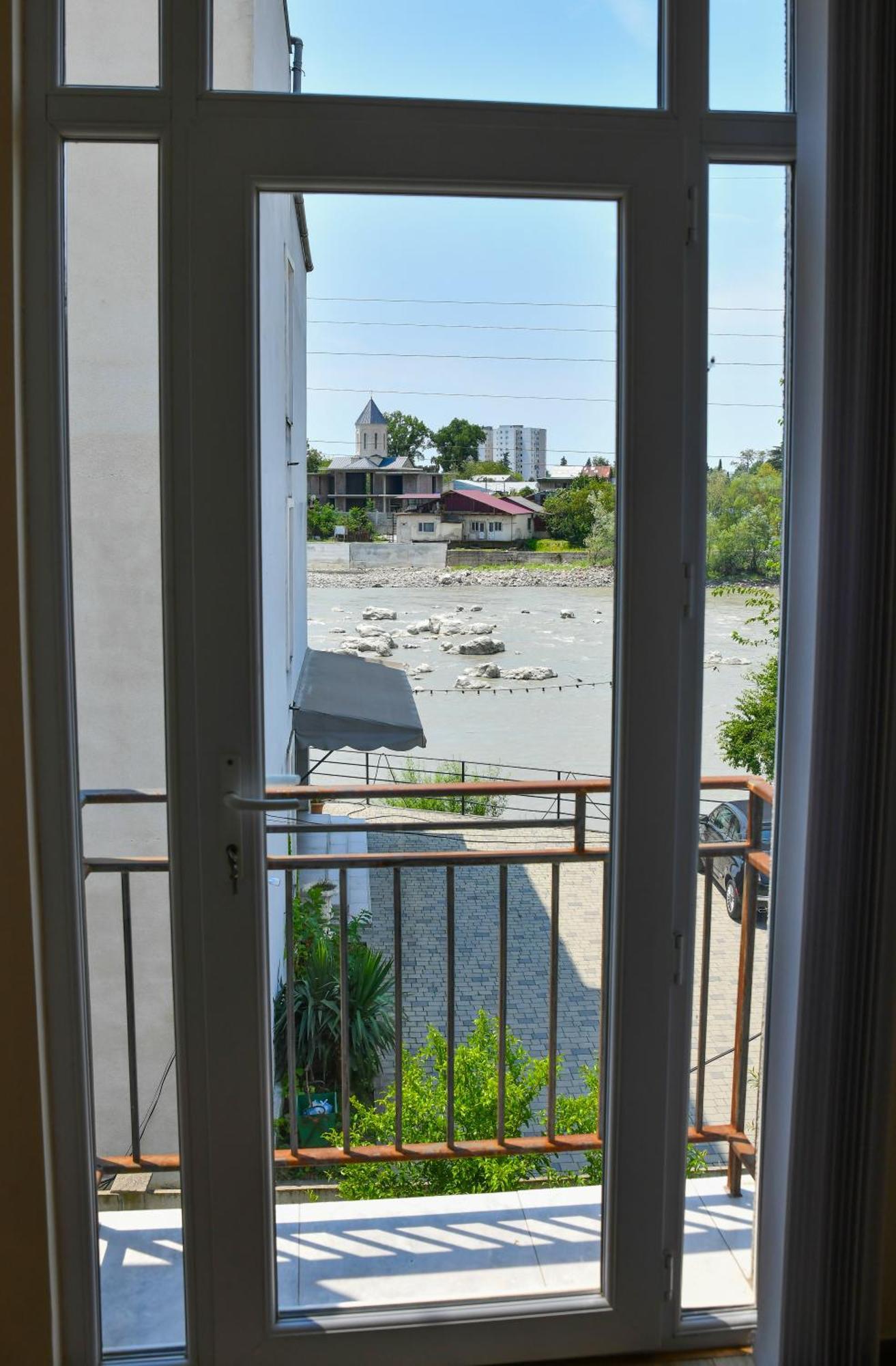 Just Inn Kutaisi Luaran gambar