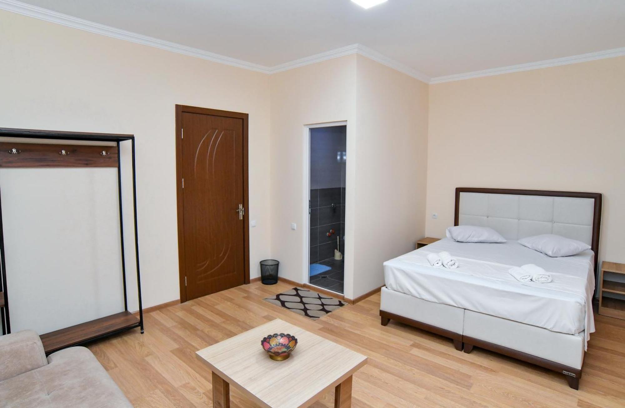 Just Inn Kutaisi Luaran gambar