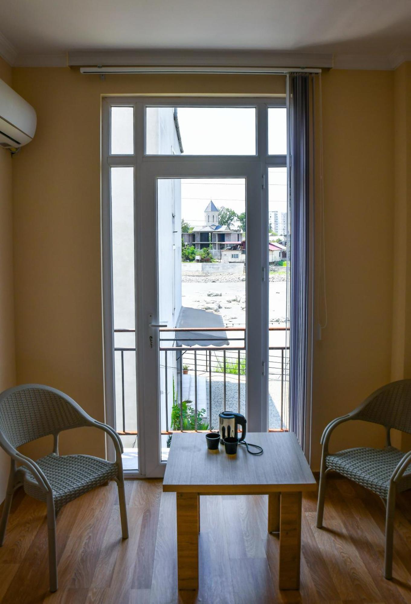 Just Inn Kutaisi Luaran gambar